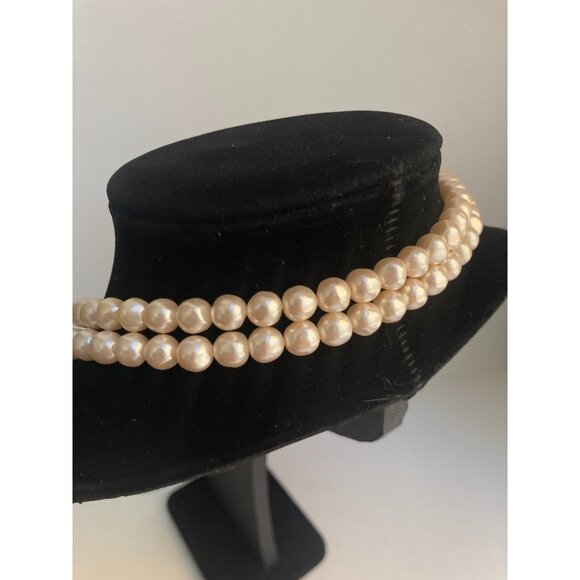 VINTAGE SIGNED K.J.L. FOR AVON FAUX PEARLS WITH ENAMEL BUTTERFLY 18" NECKLACE - Picture 5 of 16